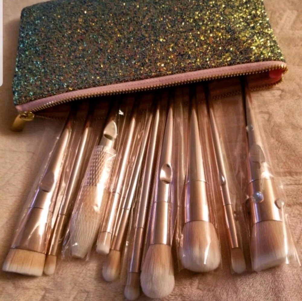 Makeup brushes